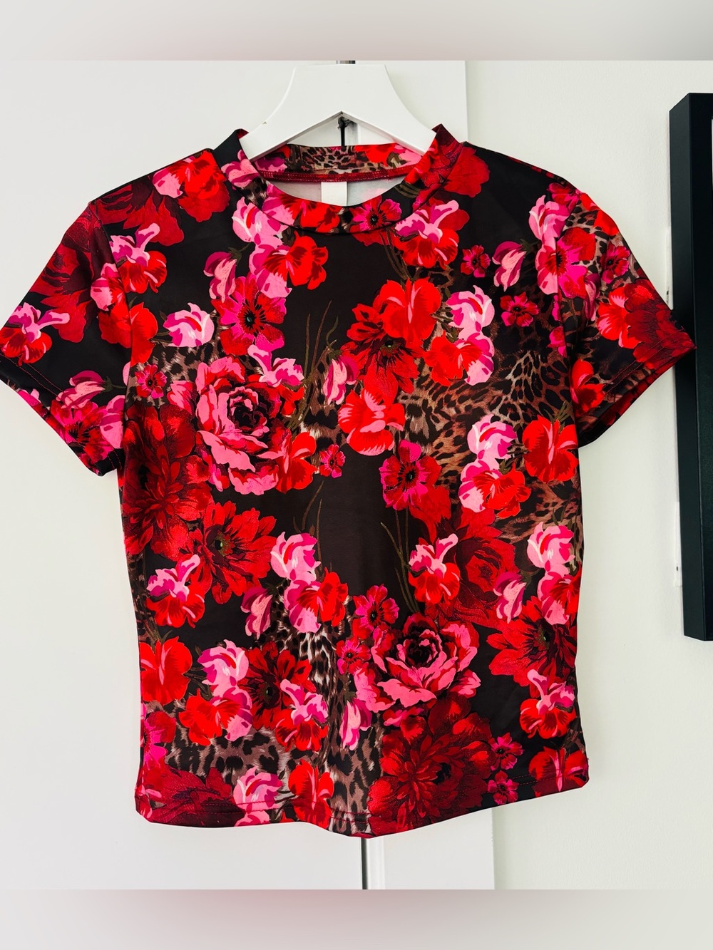 Aiirz Bodycon stretch flower print tshirt size Medium